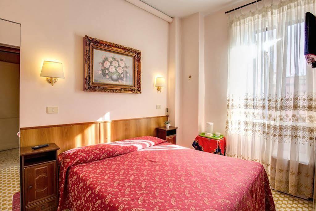 ローマ ミリーハウス Bed & Breakfast エクステリア 写真